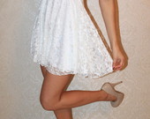 Gipiurine balta suknele