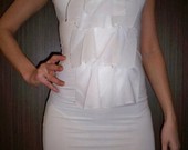 Balta suknelė su karbatkėmis
