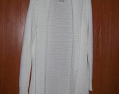 Baltas pusilgis megztinis