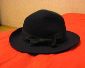 Nuostabi juoda vilnonė skrybėlė
