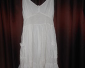 Kerinčio grožio balta suknelė