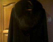 juodas prasmatnus paltas