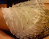 Baltas sluoksniuotas sijonas