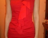 Raudona nauja suknele