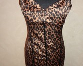 Leopardine trumpa suknele