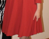 Raudona tobula klasikinė suknelė