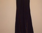 tamsiai violetinė suknelė