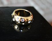 Aukso spalvos žiedas