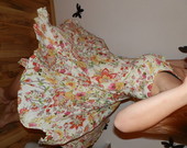  Marga vėjavaikiška suknelė