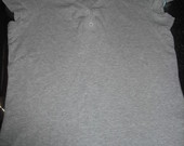 Pilkos spalvos marškinėliai