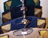 Megztinis su kniedėmis