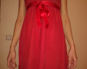 Nuostabi raudona suknele