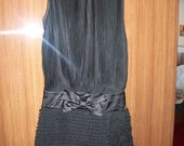 juoda trumpa suknelė su kaspinėliu
