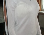 Baltas megztinis su užtrauktukais