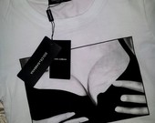 DG Monica Belluci marškinėliai vietoje 