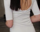 Balta aptempta suknelė