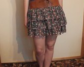Trumpas vasarinis gelėtas sijonas