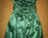 Puošni žalia suknelė