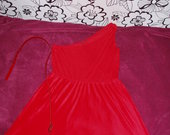 Raudona lengvutė suknelė