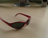 Polaroid akiniai nuo saulės raudono atspalvio