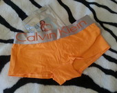 Calvin Klein orandzines kelnaites sortukai