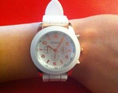 Naujas baltas laikrodis