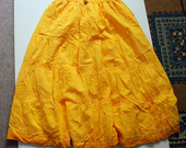 Ilgas geltonas sijonas