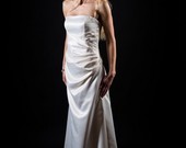 Klasikinio stiliuas ilga vestuvinė suknelė