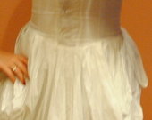 balta įdomi suknelė 