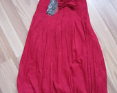 raudona pusta suknele