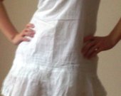 Balta su sleikutem suknele