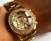 Aukso spalvos laikrodis