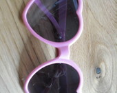 Rožiniai širdelės formos akiniai nuo saulės