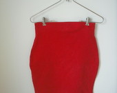 Raudonas apgludęs sijonas