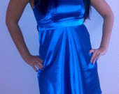 Puošni mėlyna suknelė per vieną petį