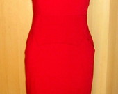 Raudona klasikinė suknelė
