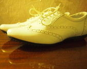 balti klasikiniai batai
