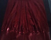 Raudona klubinė suknelė
