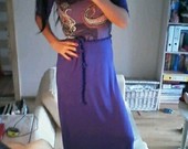 Ornamentuota violetine maxi suknele