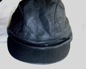juoda odine kepure