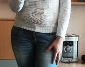 baltas nertinis megztinis