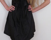 juoda labai stilinga trumpa suknele