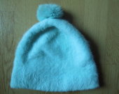 Šilta mėtinė pūkuota kepurė