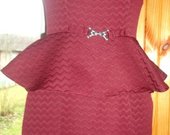 Peplum stiliaus bordine suknele