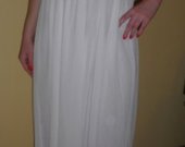 Ilga balta suknelė