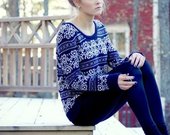 Raštuotas mėlynas megztinis