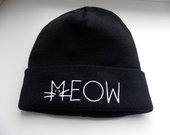 Šilta kepurė, su užrašu ''MEOW''