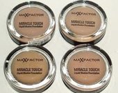 maxfactor miracle touch pudra