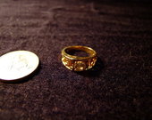 Auksu dengtas žiedas