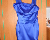 ryški ypatinga mėlyna suknelė